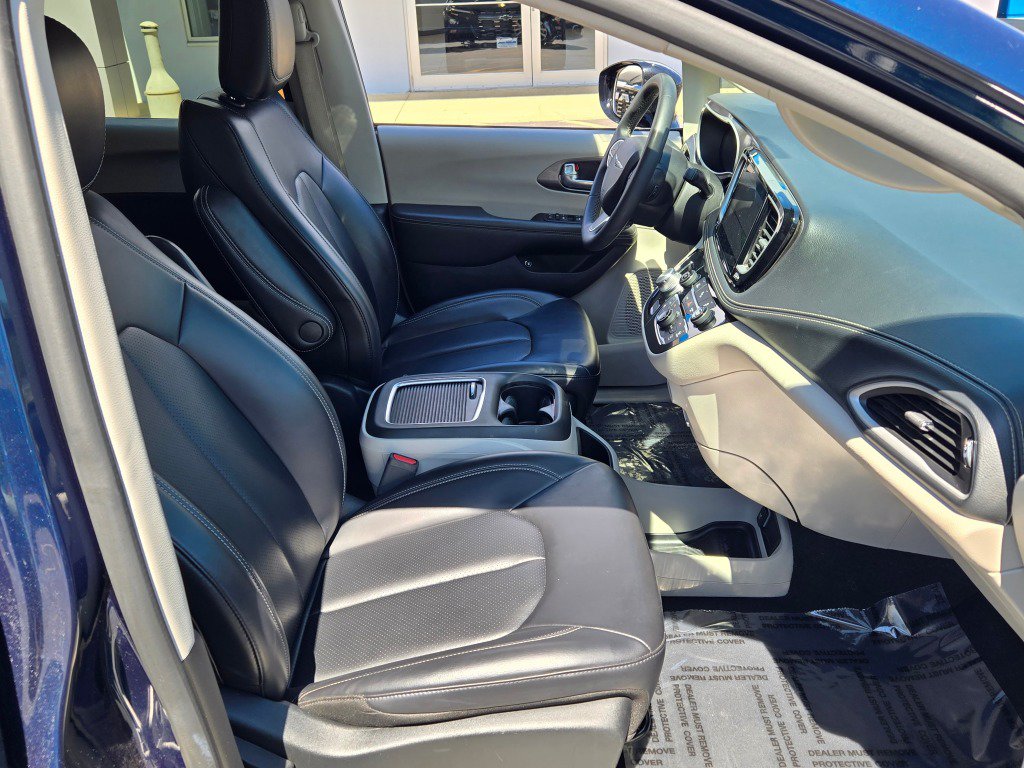 Used 2024 Chrysler Pacifica Limited FWD image 7