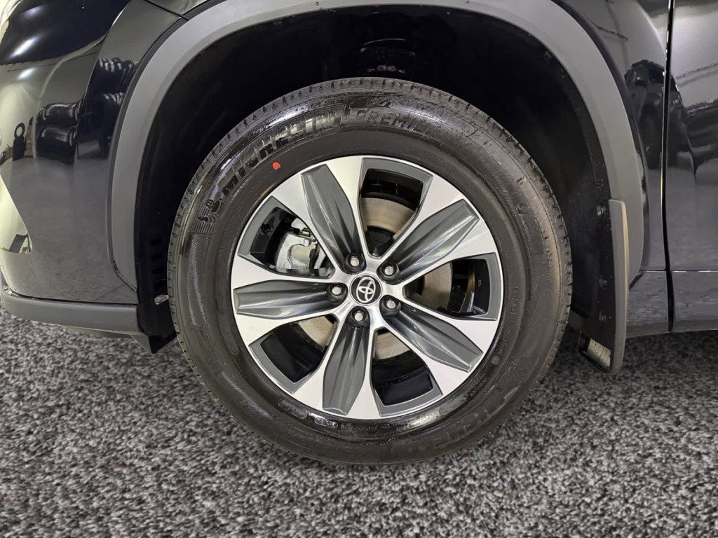 New 2026 Toyota Highlander XLE image 14