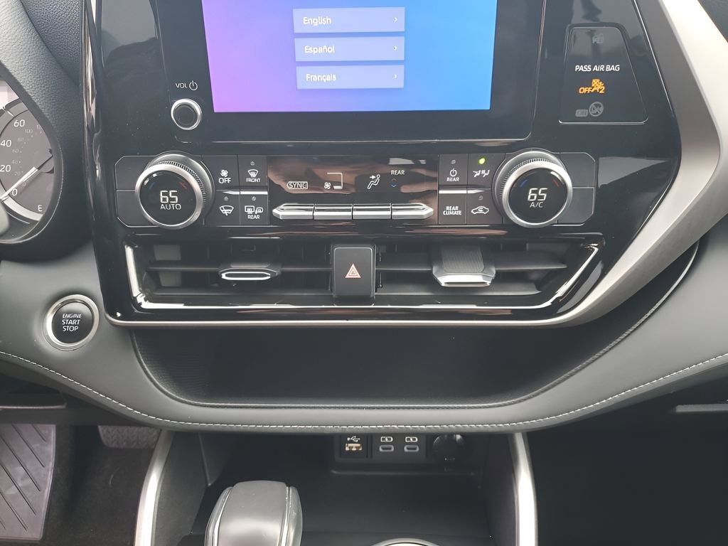 Used 2025 Toyota Highlander LE image 40