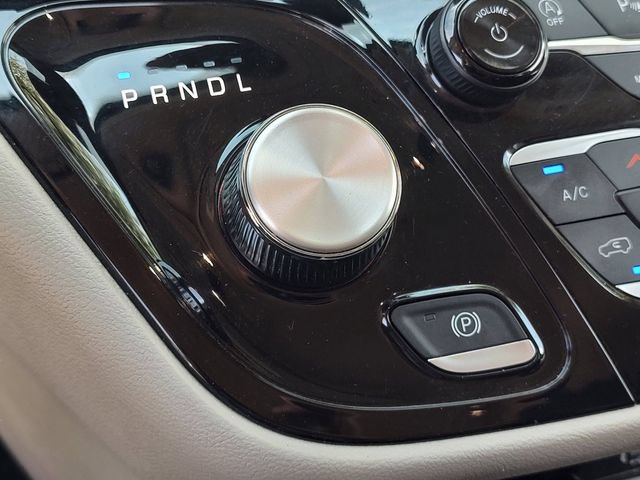 Used 2024 Chrysler Pacifica Touring-L FWD image 27