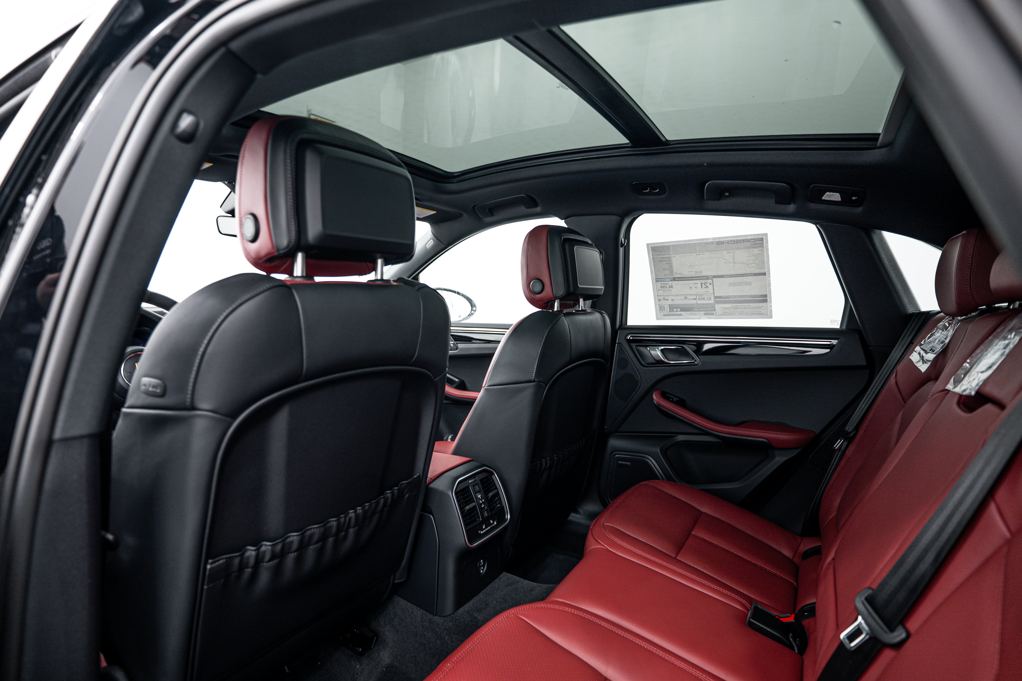 Certified 2026 Porsche Macan AWD/4WD image 22