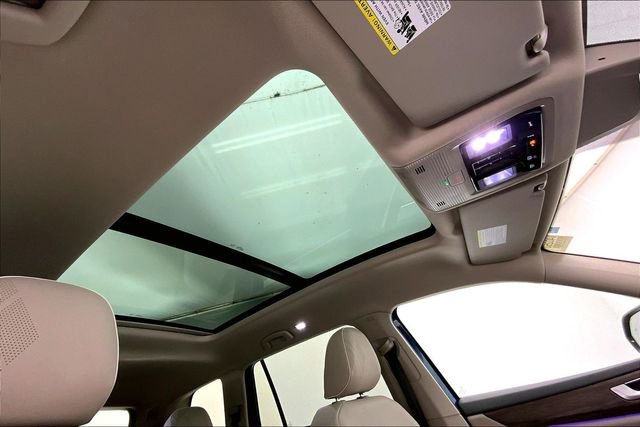 Used 2025 Volkswagen Atlas SEL Premium R-Line AWD/4WD image 22