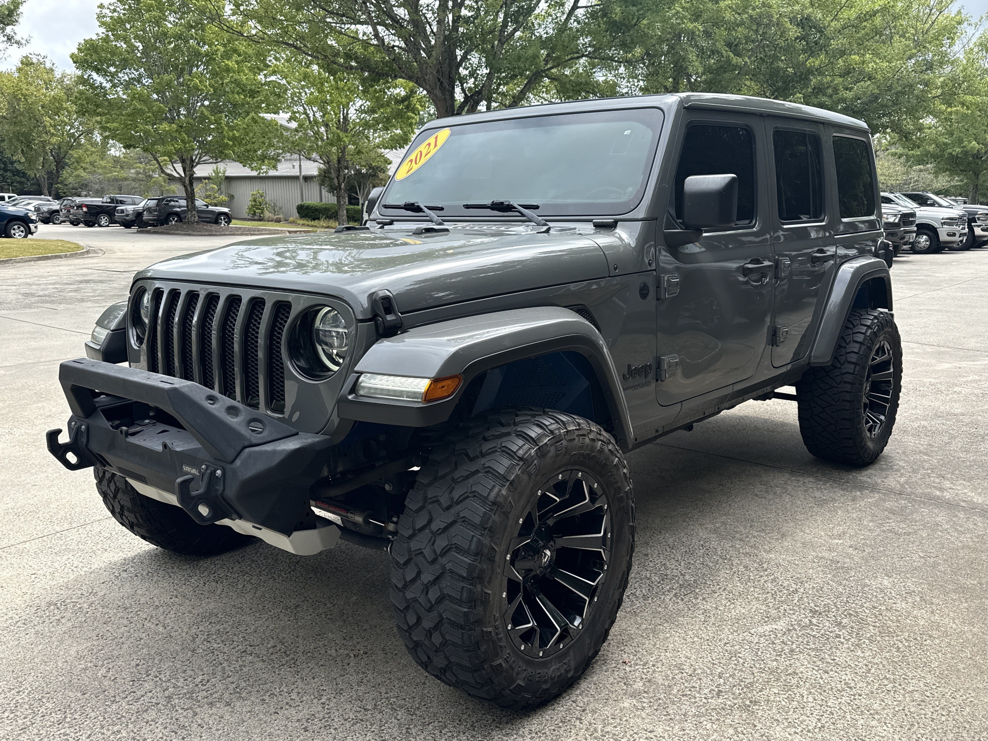 Used 2021 Jeep Wrangler Unlimited Sahara AWD/4WD image 3