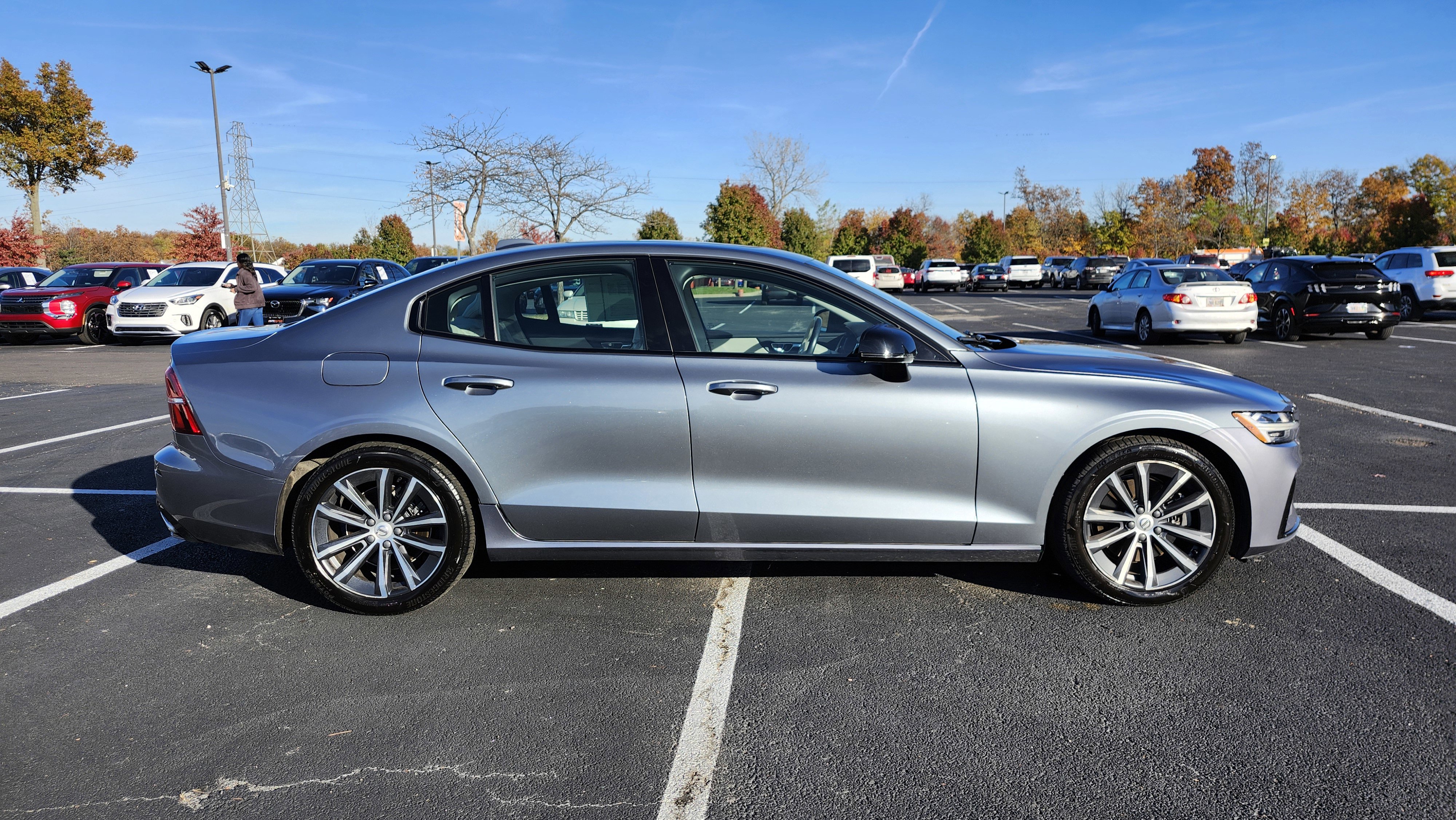 Used 2021 Volvo S60 T5 Momentum image 12