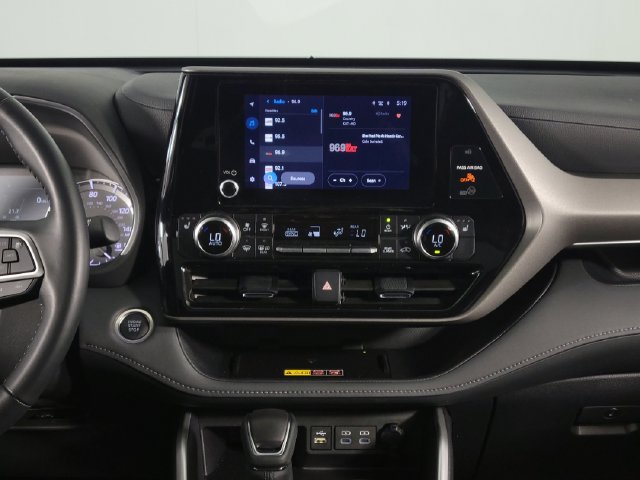 Used 2026 Toyota Highlander XLE AWD/4WD image 25