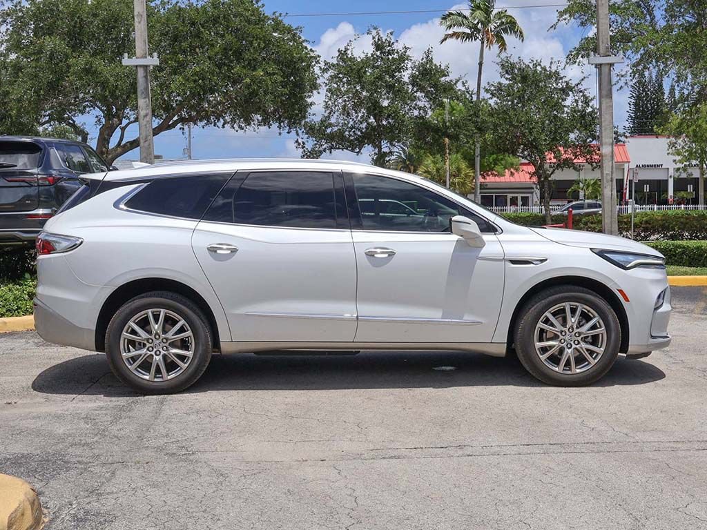 Used 2023 Buick Enclave Premium w/ Experience Buick Package FWD image 22