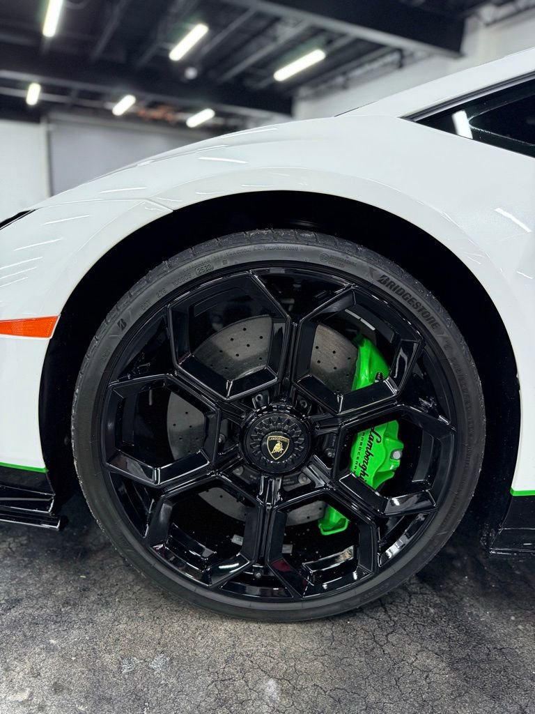 Used 2023 Lamborghini Huracan Tecnica RWD image 14