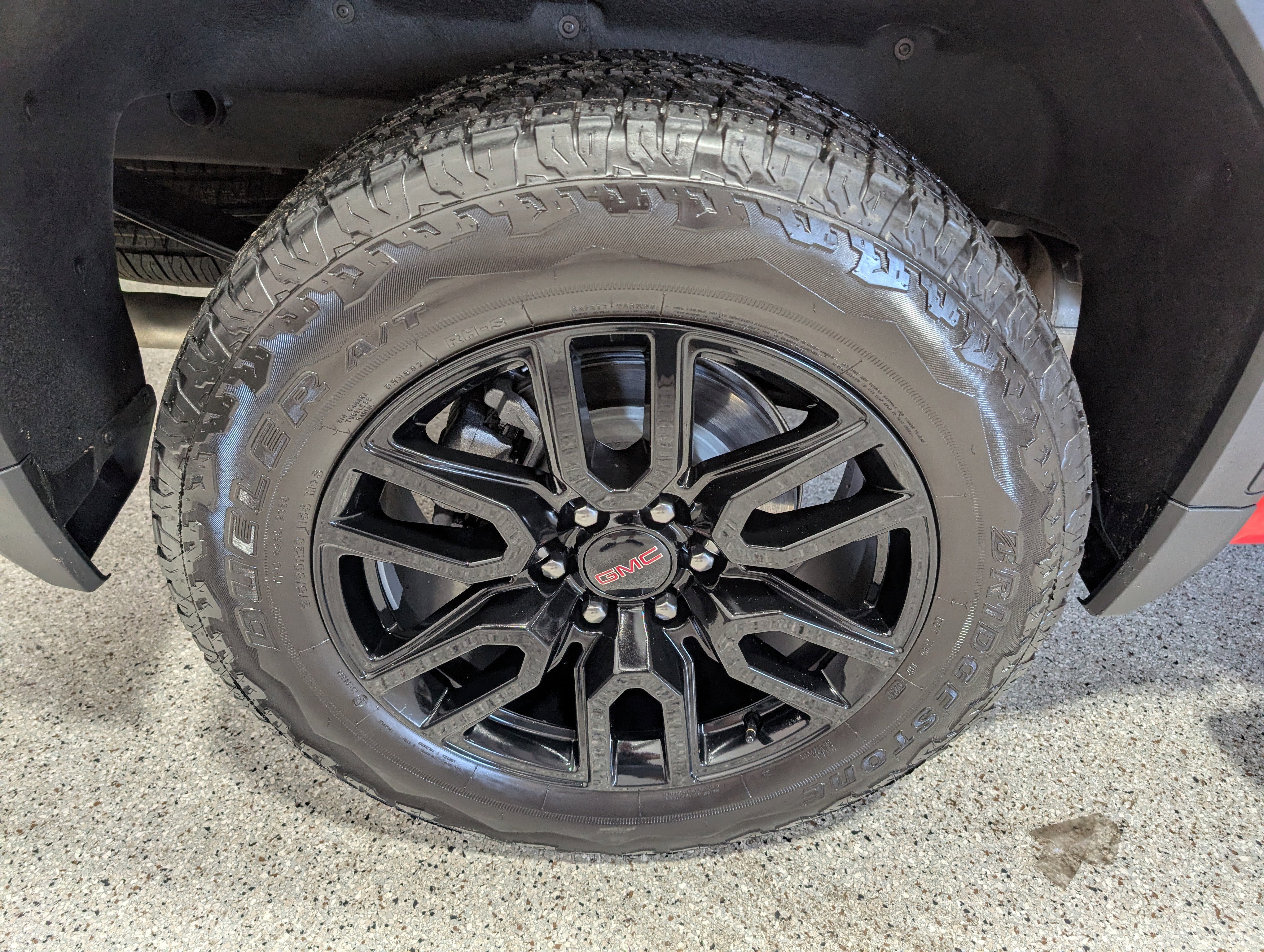 Used 2025 GMC Sierra 1500 Elevation w/ LPO, Elevation Black Package image 14