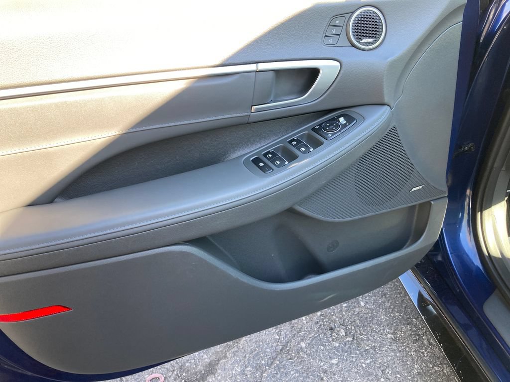 Used 2022 Hyundai Sonata Limited w/ Cargo Package FWD image 13