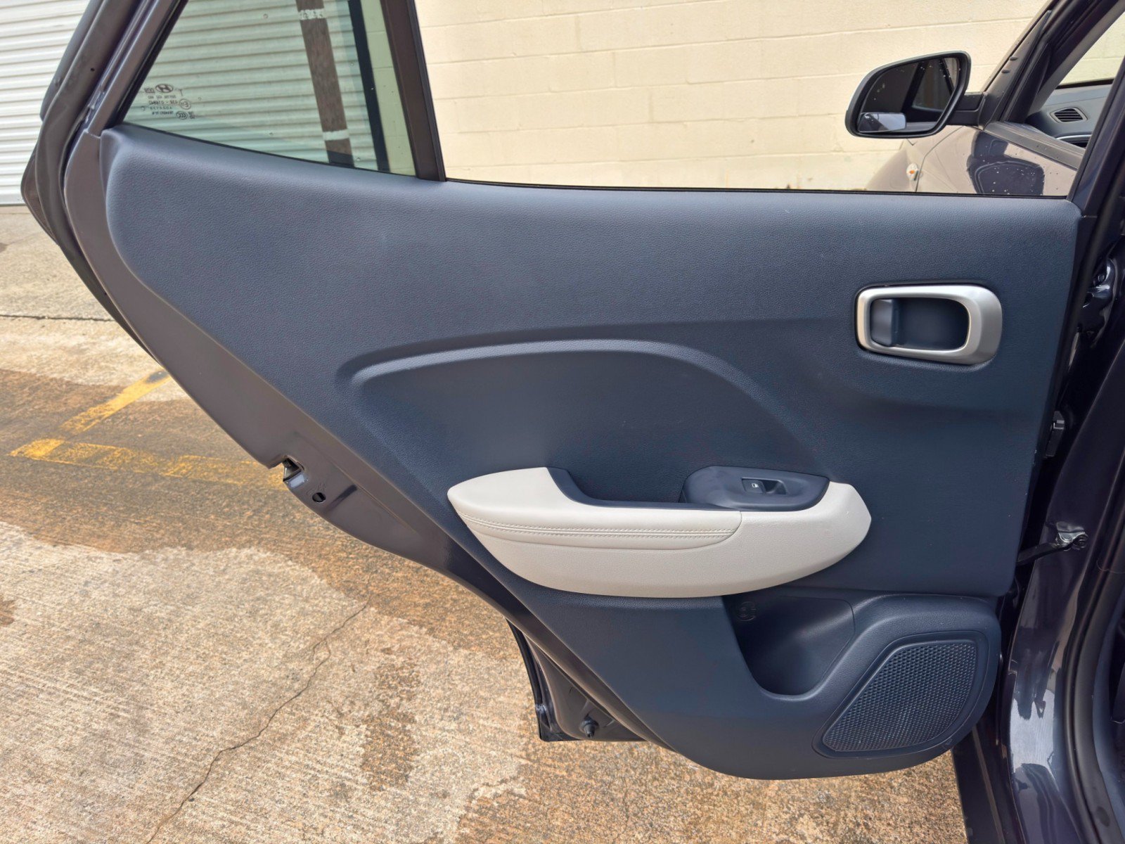Used 2022 Hyundai Venue Limited FWD image 38