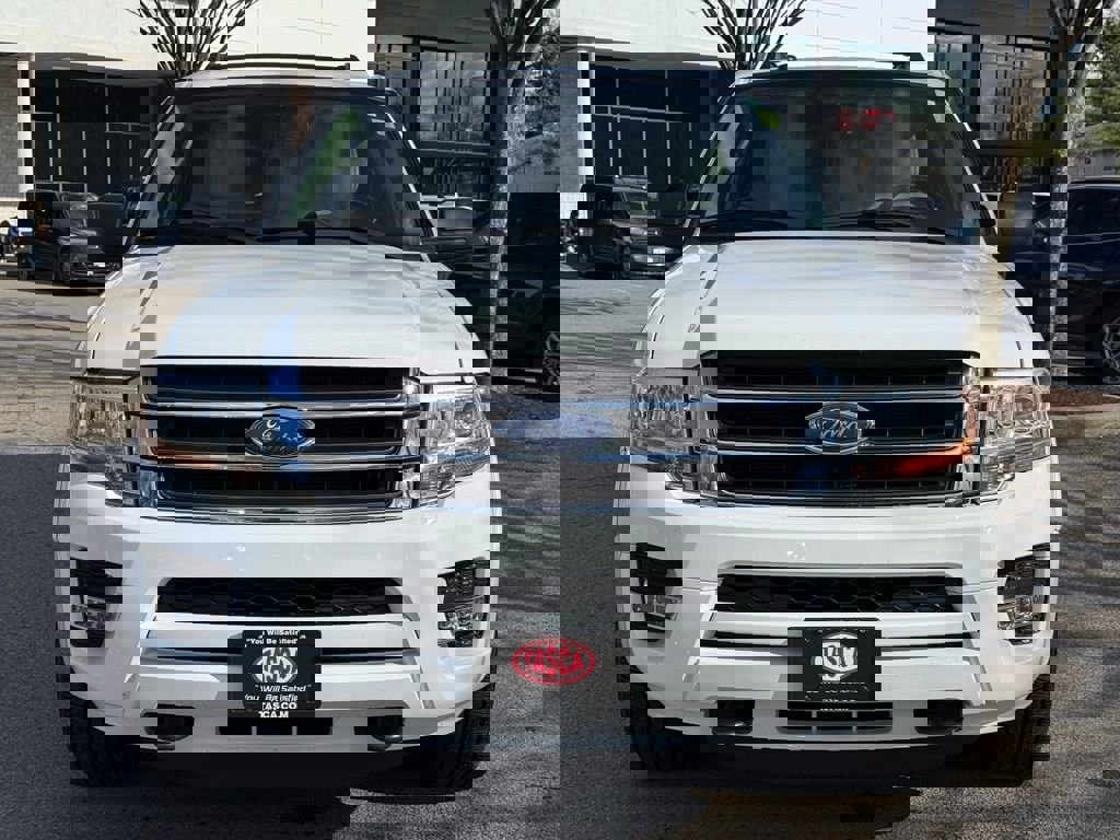Used 2015 Ford Expedition XLT image 3