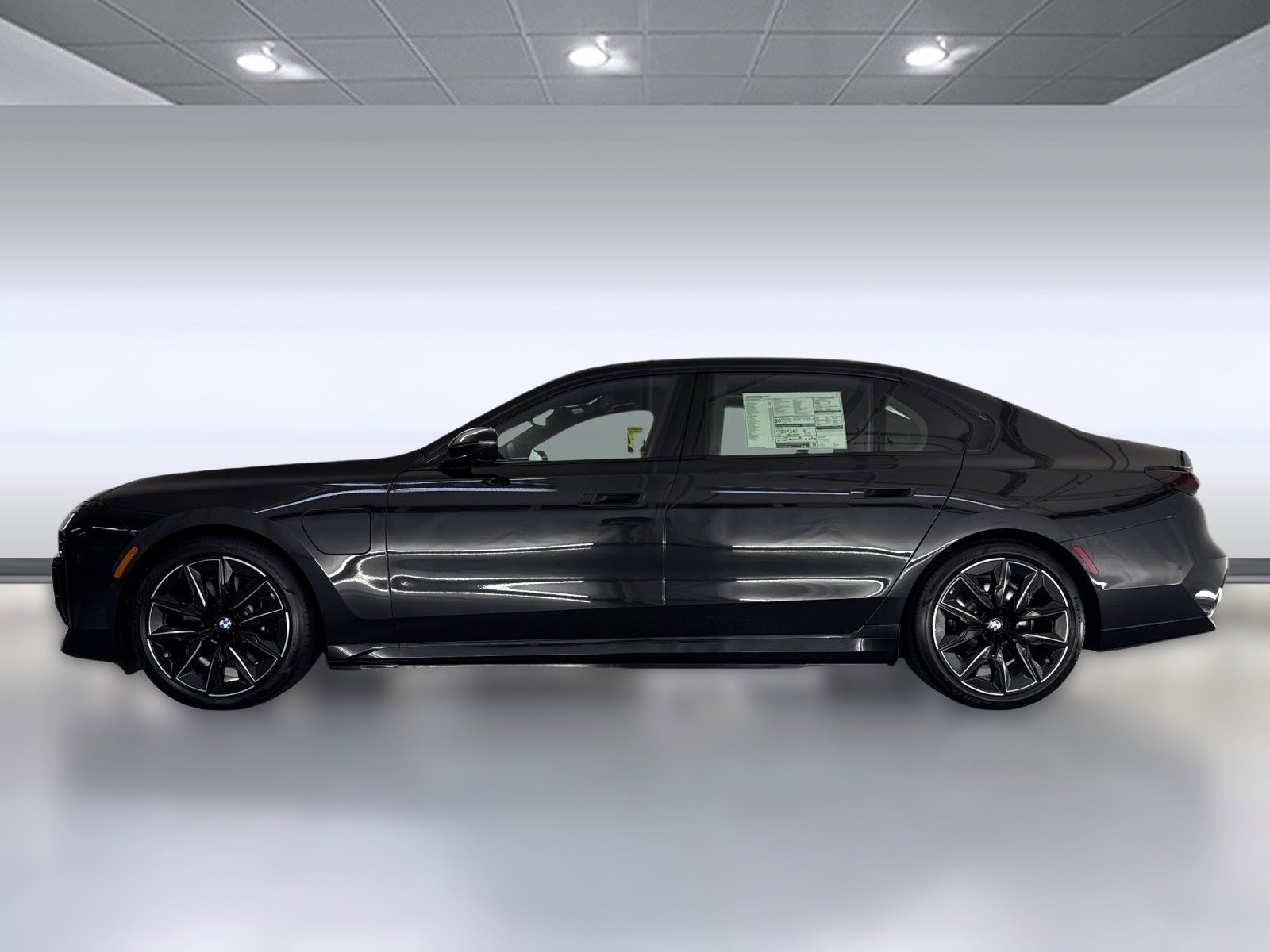 New 2026 BMW 750e xDrive image 2