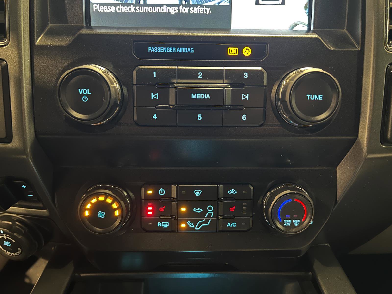 Used 2022 Ford F450 XLT w/ XLT Premium Package image 19