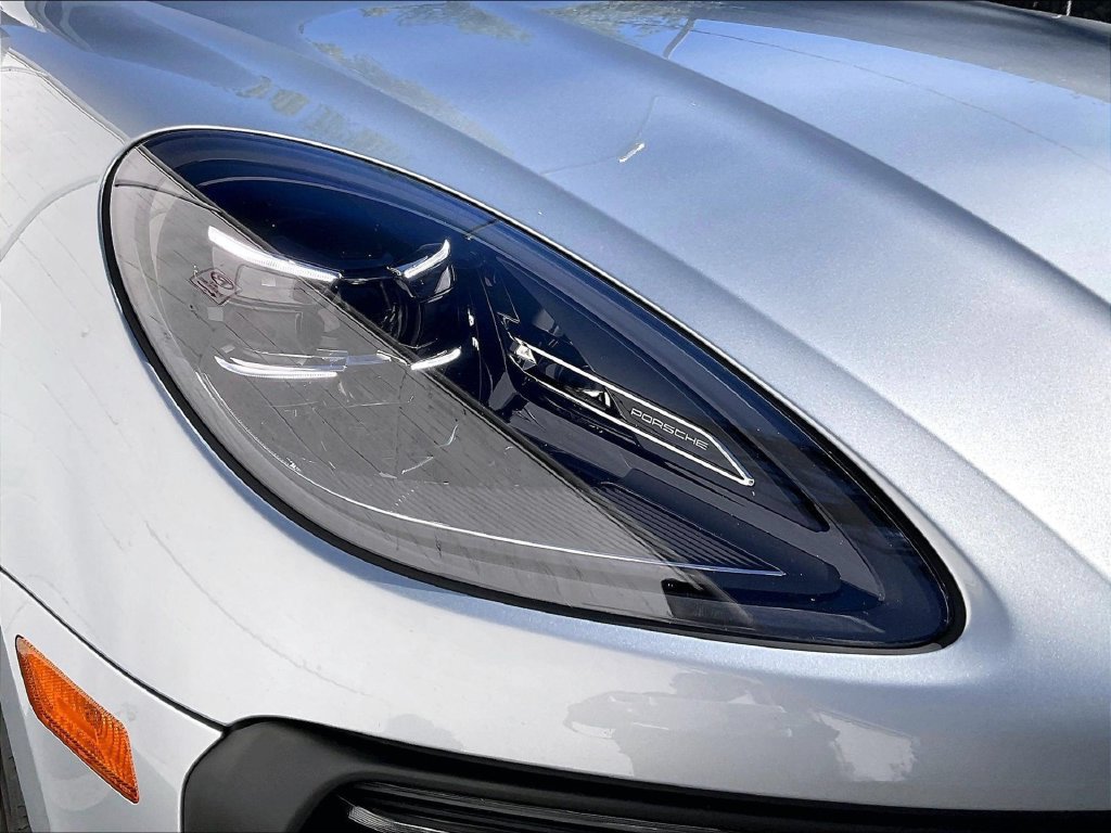 Certified 2023 Porsche Macan AWD/4WD image 30
