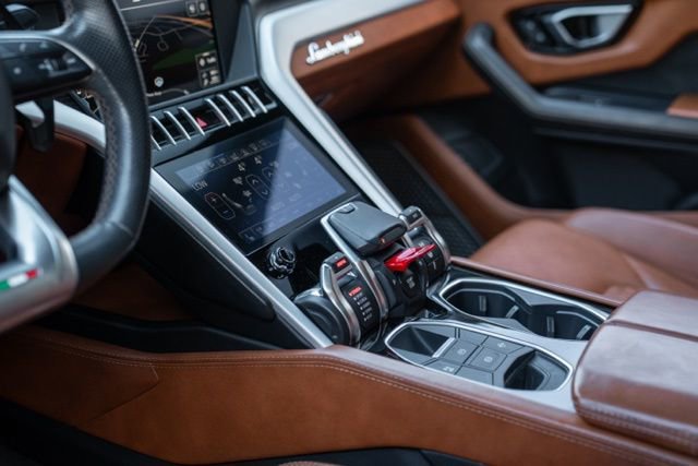 Used 2019 Lamborghini Urus image 47