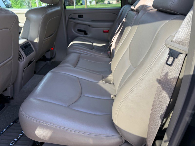 Used 2005 GMC Sierra 3500 SLT w/ Heavy-Duty Power Package image 27