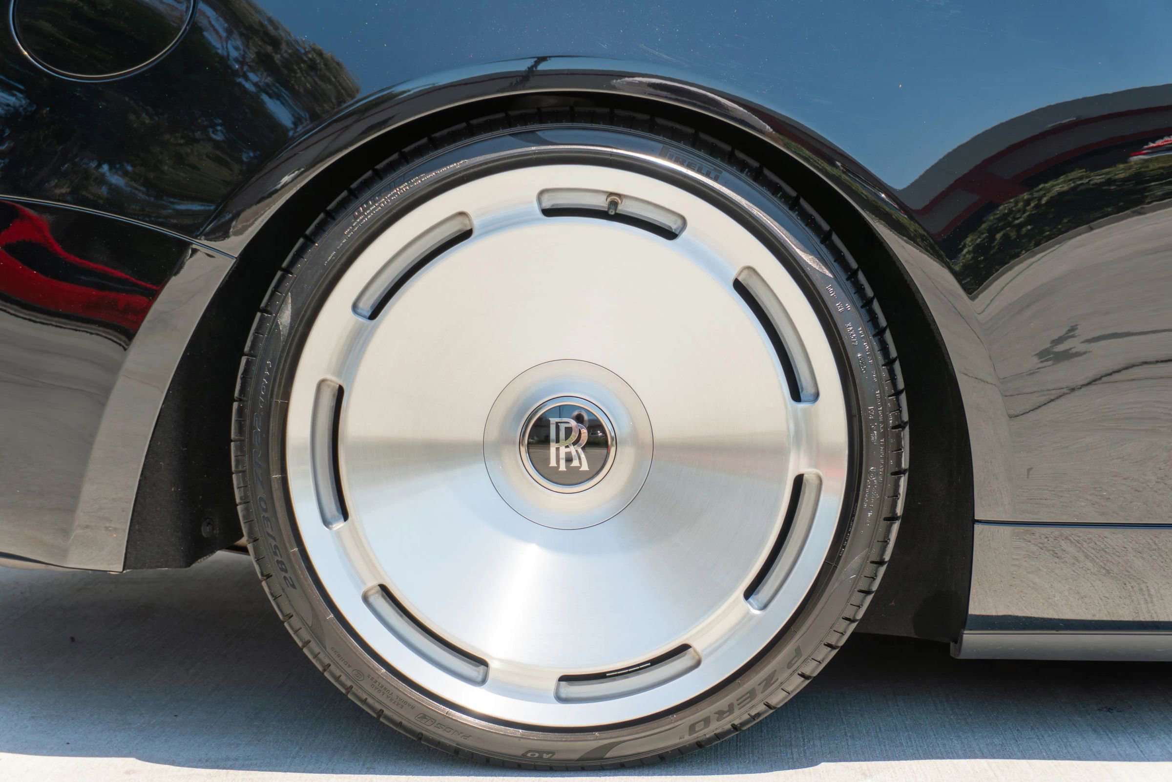 Used 2019 Rolls-Royce Dawn RWD image 42
