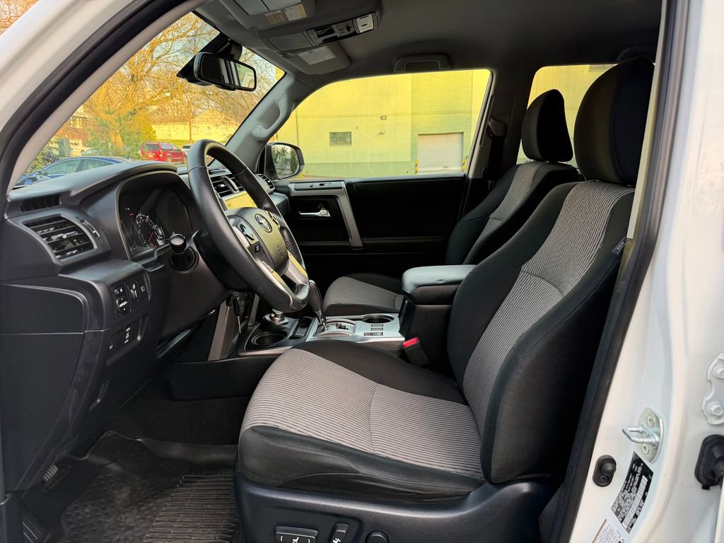 Used 2020 Toyota 4Runner SR5 AWD/4WD image 12