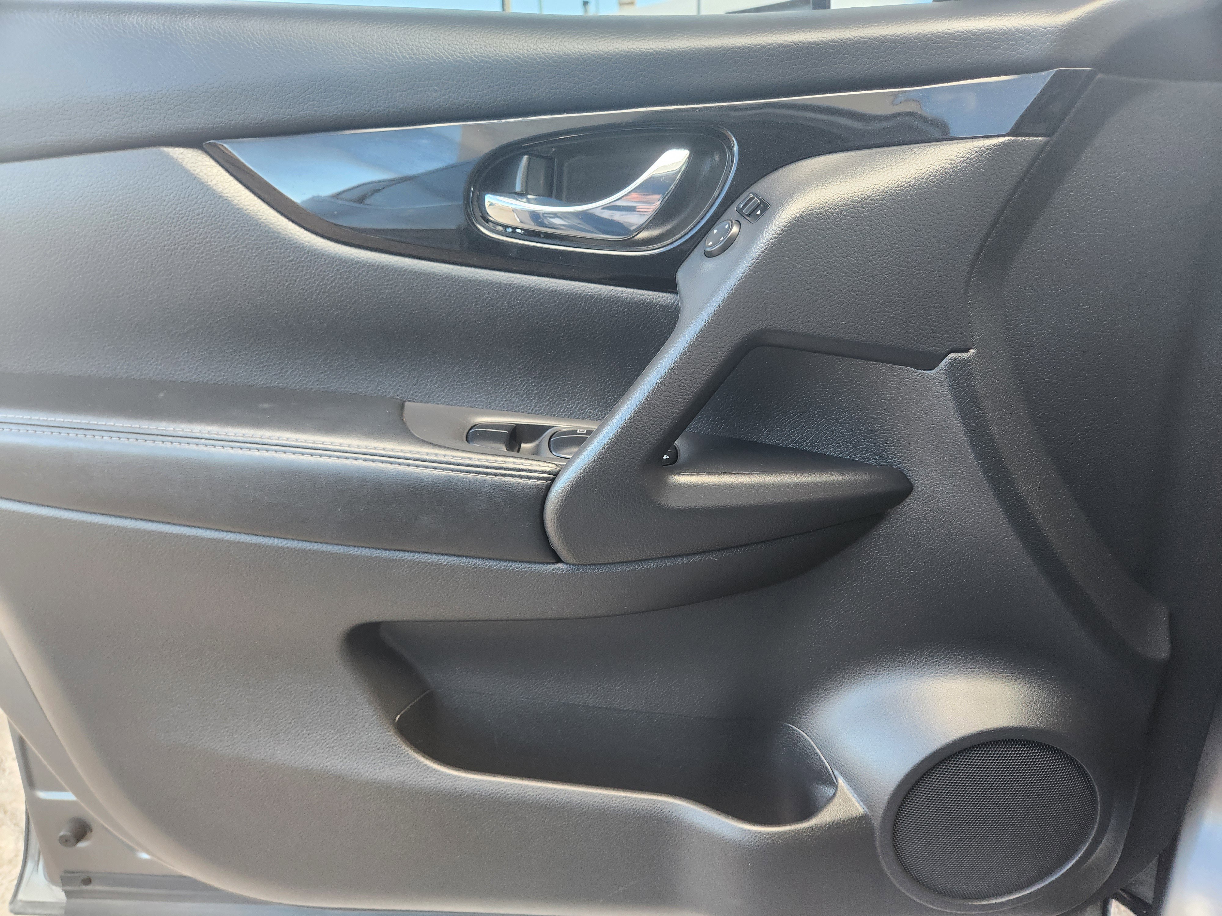 Used 2019 Nissan Rogue Sport SV w/ All-Weather Package image 6