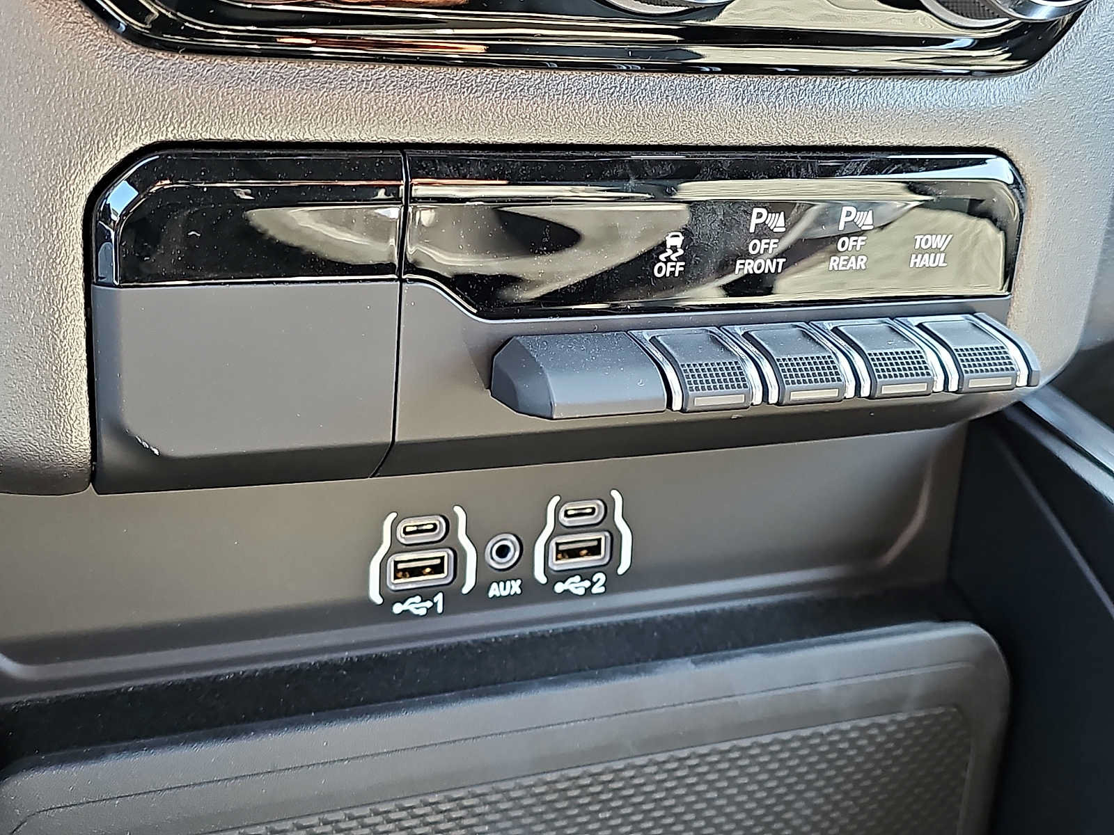 New 2026 RAM 1500 Big Horn w/ Night Edition AWD/4WD image 15