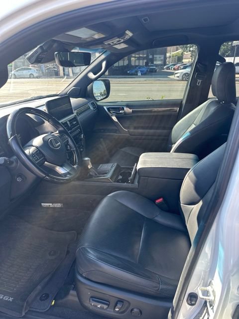 Used 2023 Lexus GX 460 Luxury w/ Sport Design Package AWD/4WD image 5