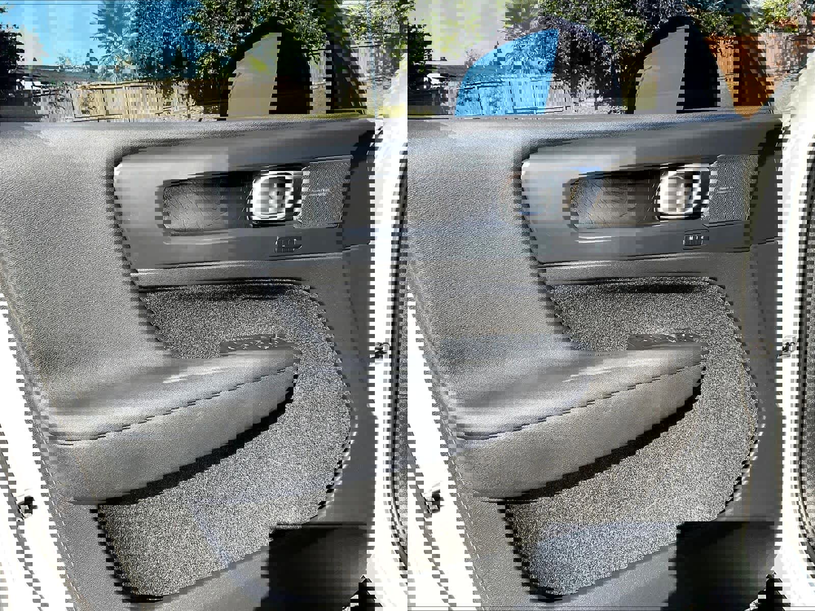 Used 2023 Volvo C40 P8 Recharge Ultimate image 25