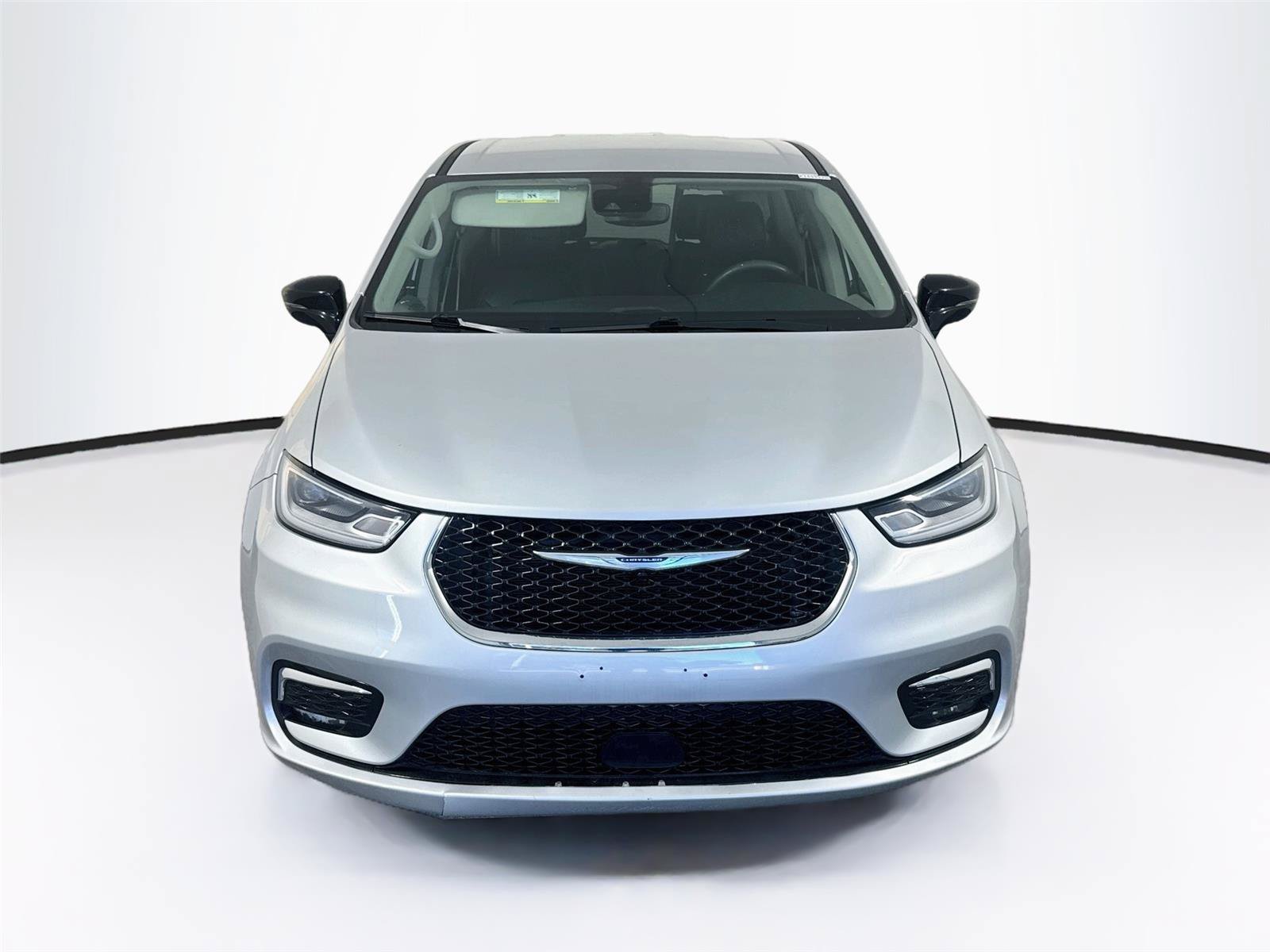 Used 2024 Chrysler Pacifica Limited FWD image 9
