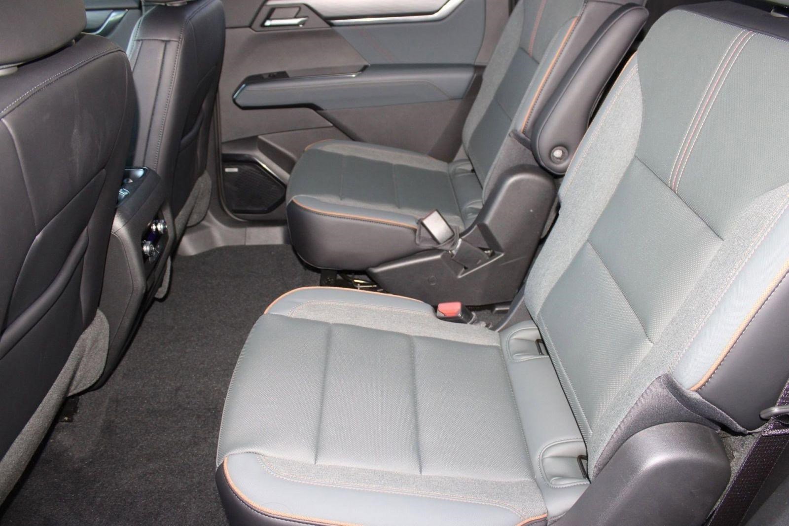 Used 2026 GMC Acadia AT4 image 28