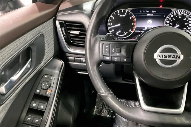 Used 2021 Nissan Rogue SV image 11