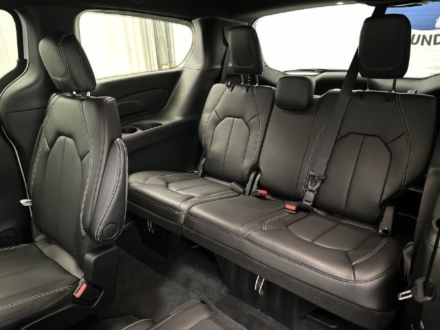 New 2027 Chrysler Pacifica Select AWD/4WD image 27