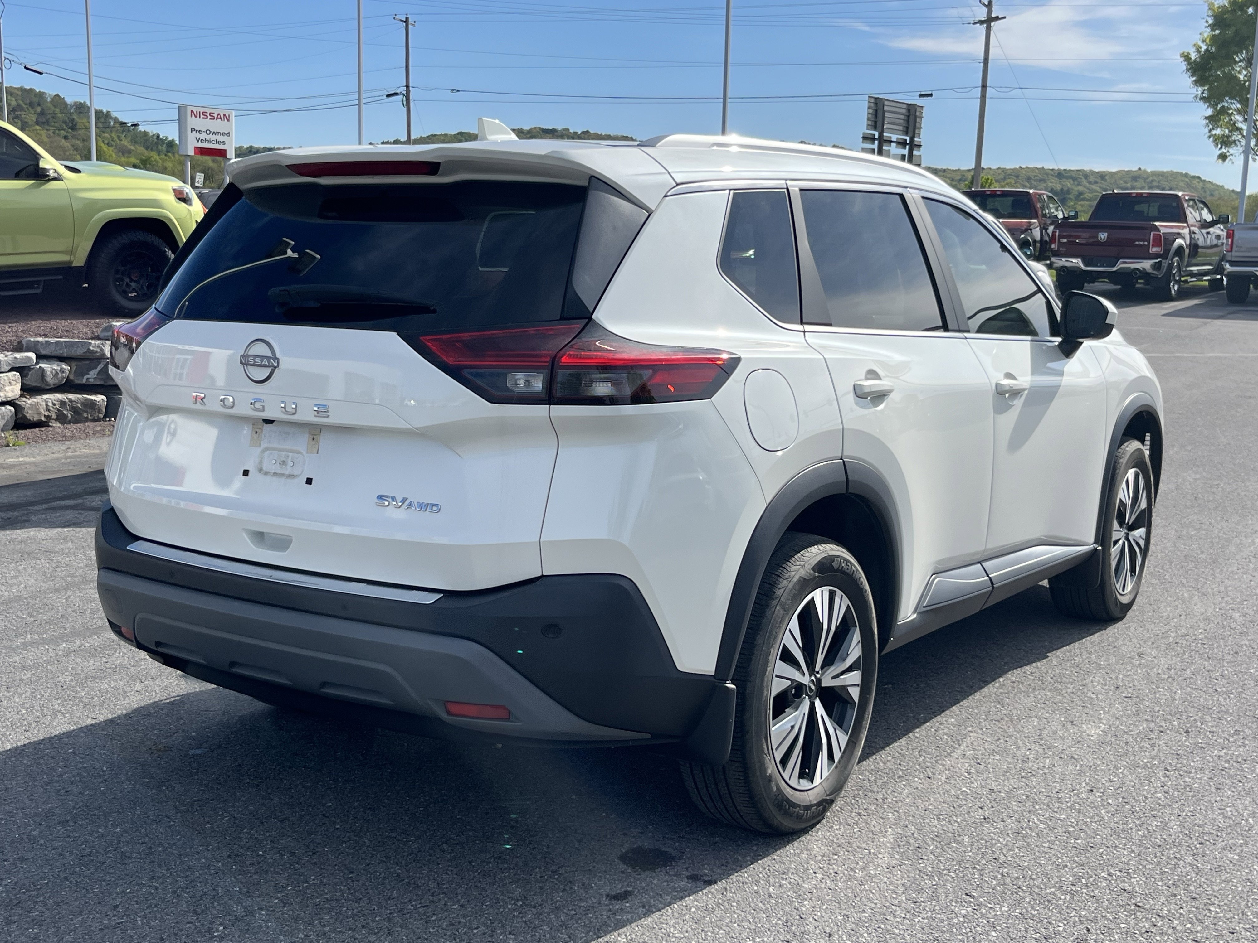 Used 2023 Nissan Rogue SV w/ SV Premium B Package AWD/4WD image 3