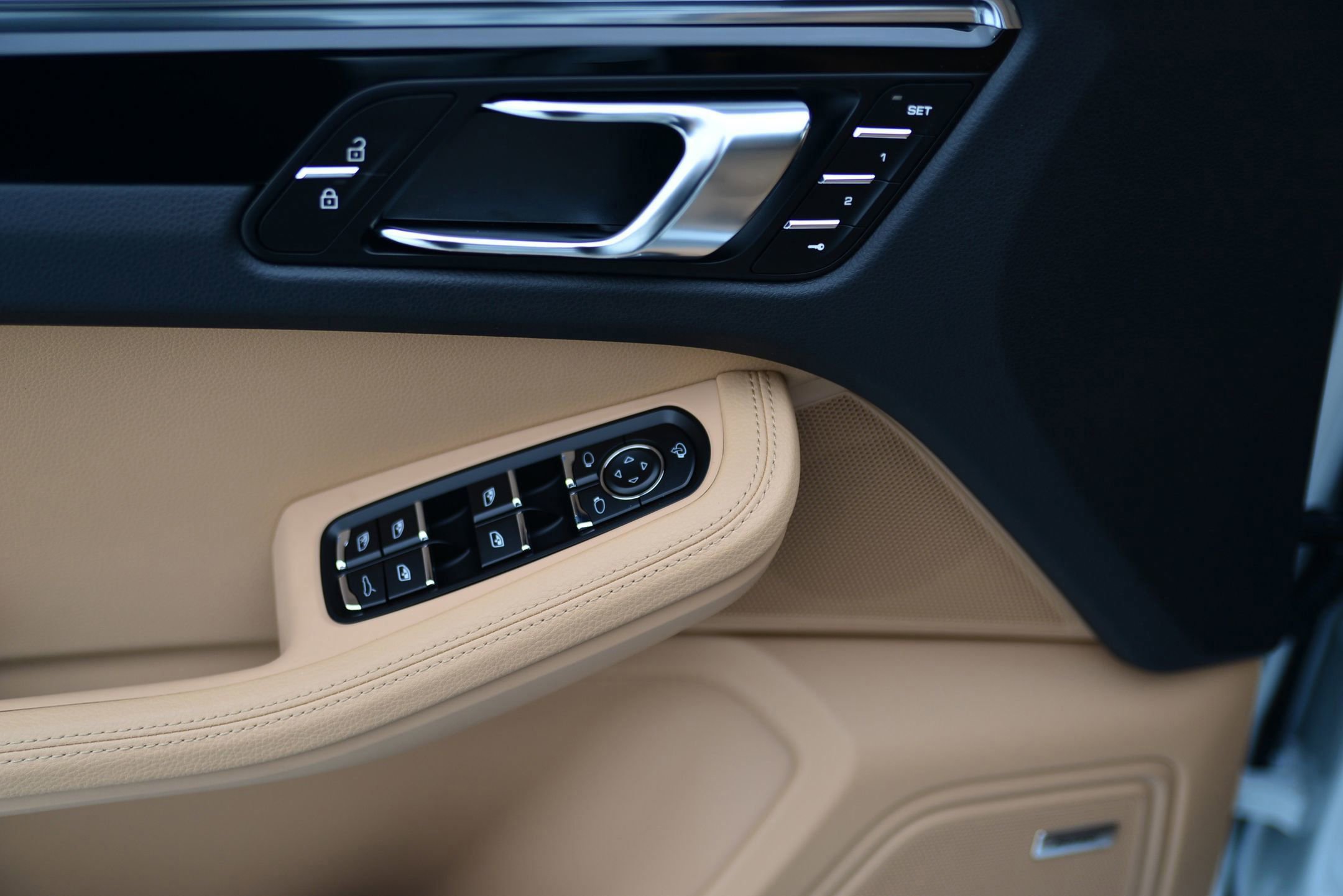 Used 2025 Porsche Macan image 30