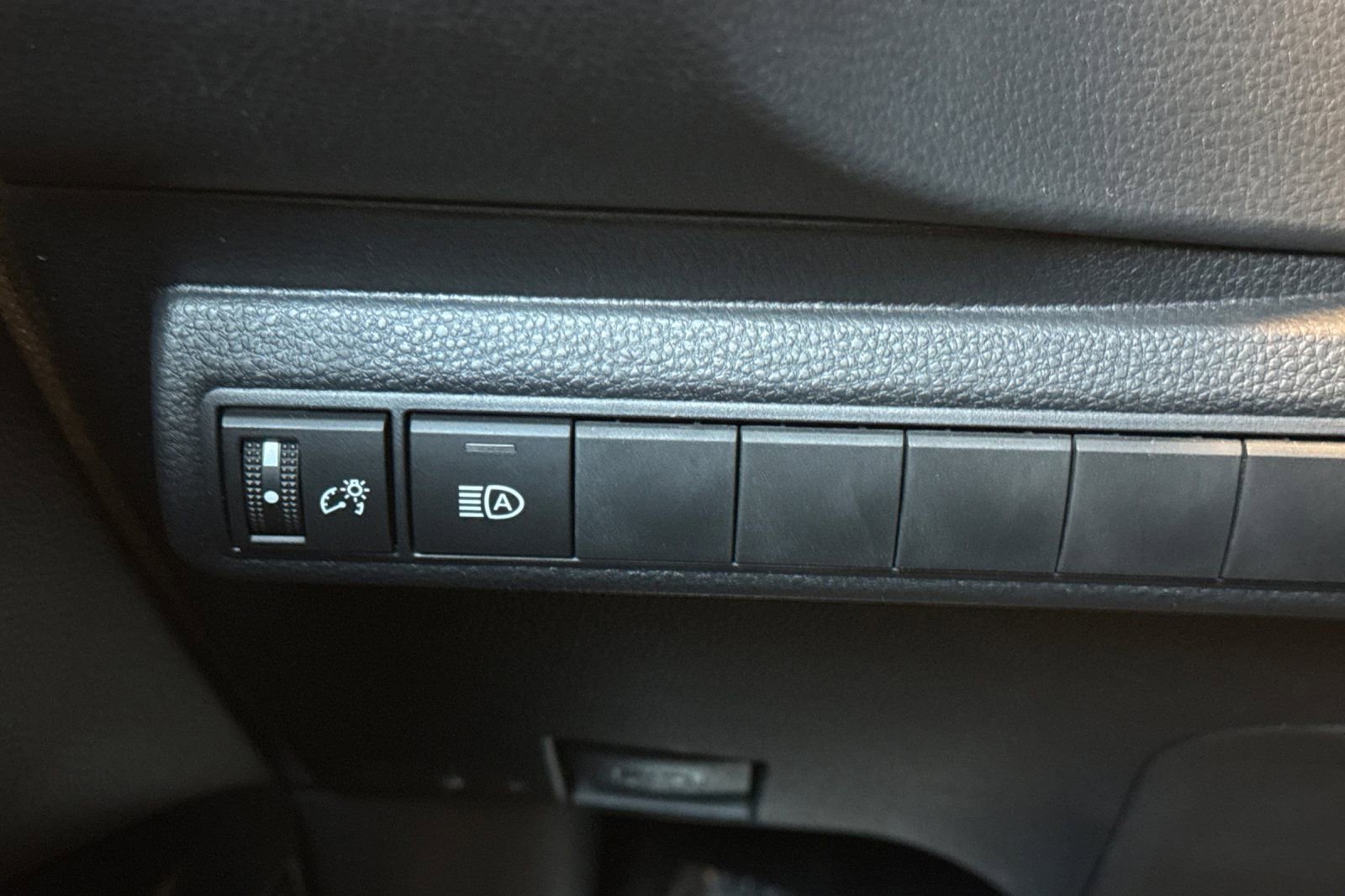 Certified 2025 Toyota Corolla SE FWD image 34