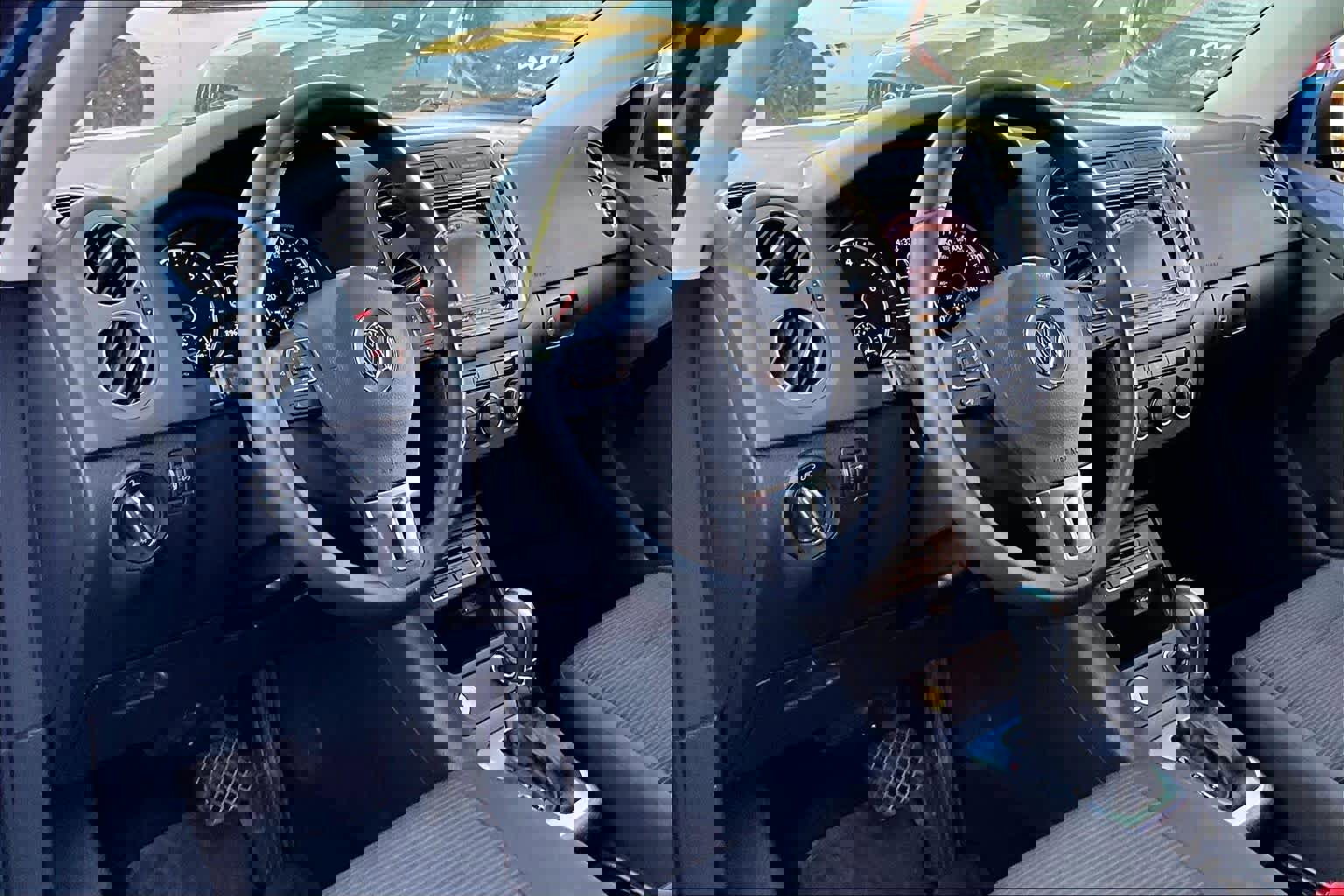 Used 2017 Volkswagen Tiguan Limited image 16