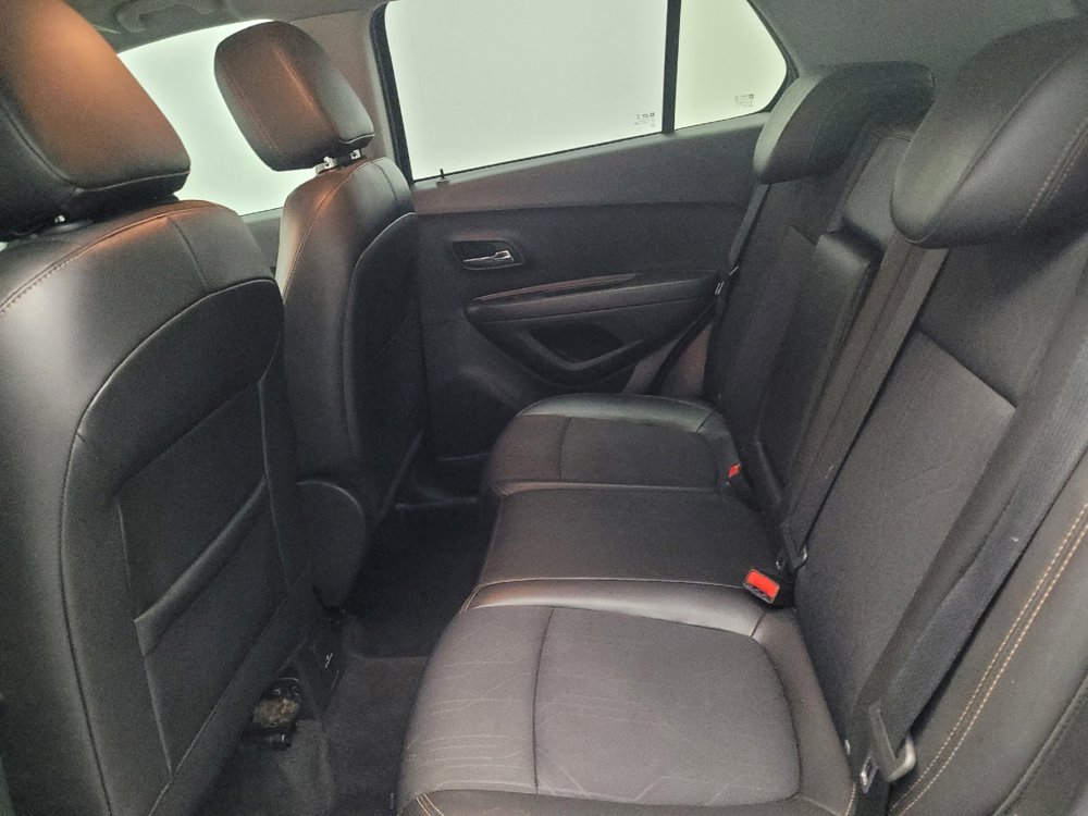 Used 2020 Chevrolet Trax LT w/ LT Convenience Package image 18
