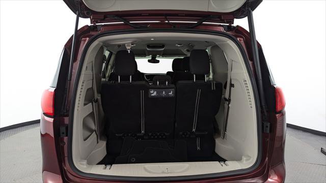 Used 2017 Chrysler Pacifica Touring Plus w/ Tire & Wheel Group image 18