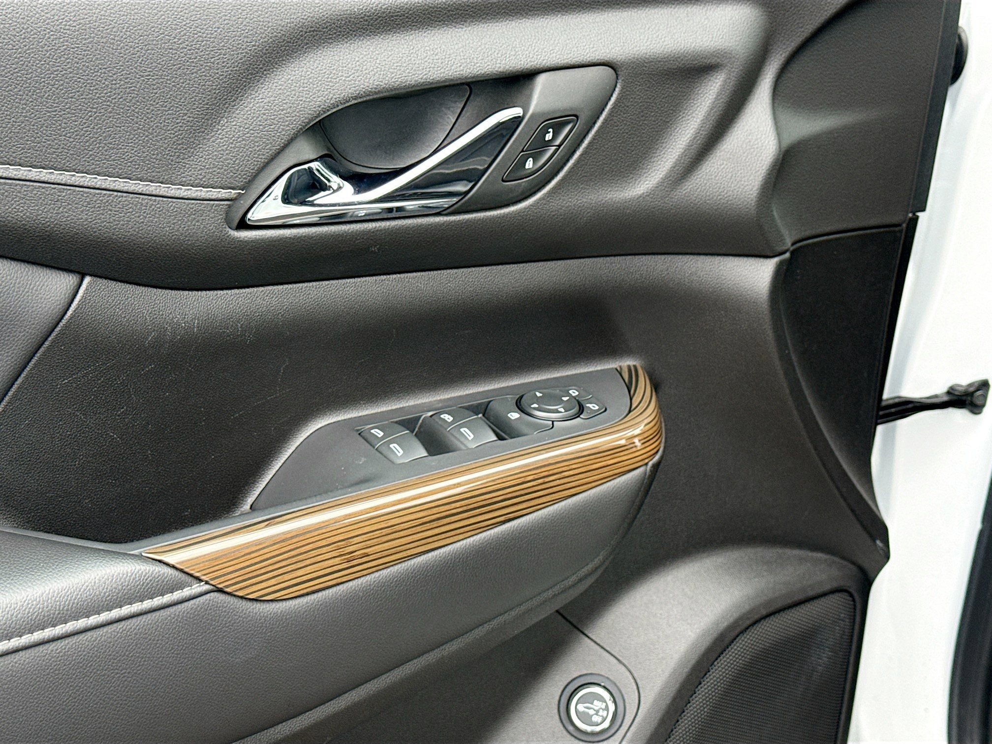 Used 2023 GMC Acadia SLE w/ Driver Convenience Package image 8