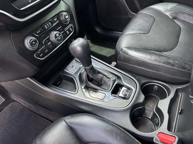 Used 2019 Jeep Cherokee Limited image 31