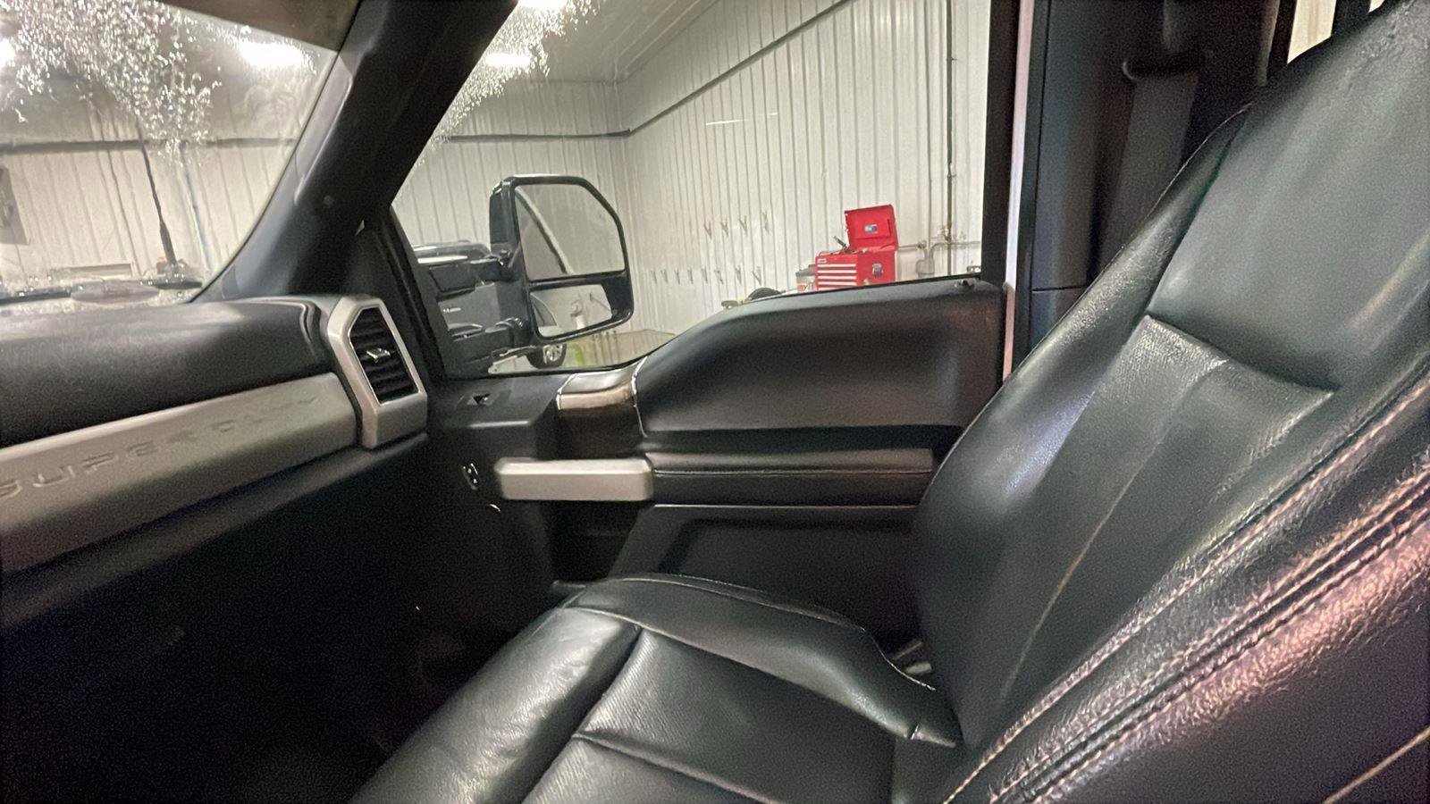 Used 2022 Ford F350 Lariat w/ Black Appearance Package image 11