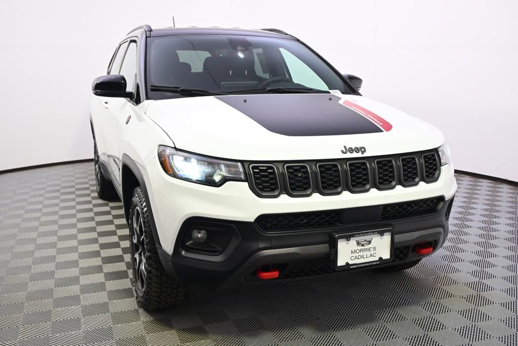 Used 2025 Jeep Compass Trailhawk image 9