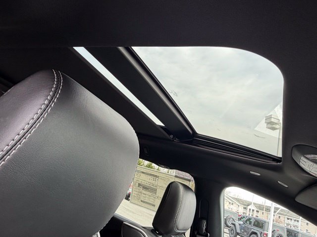 New 2026 Chrysler Pacifica Limited w/ Uconnect Theater Family Group FWD image 69