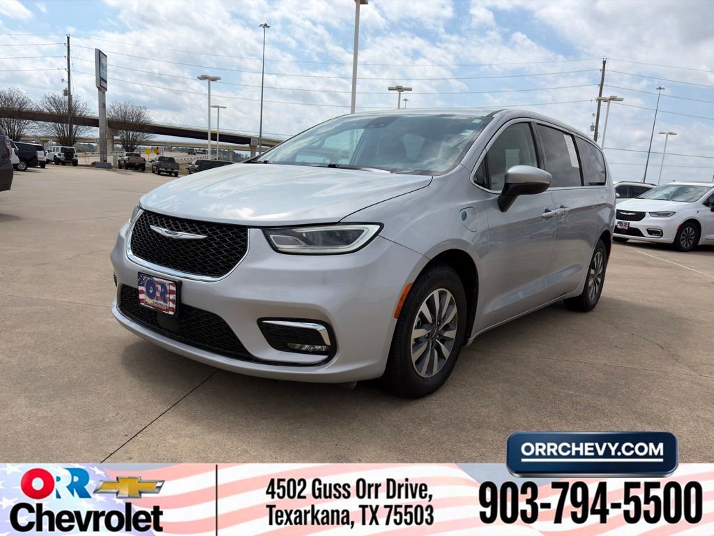 Used 2023 Chrysler Pacifica Touring-L image 1