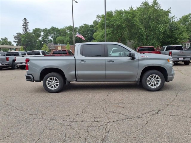 Used 2023 Chevrolet Silverado 1500 RST image 2