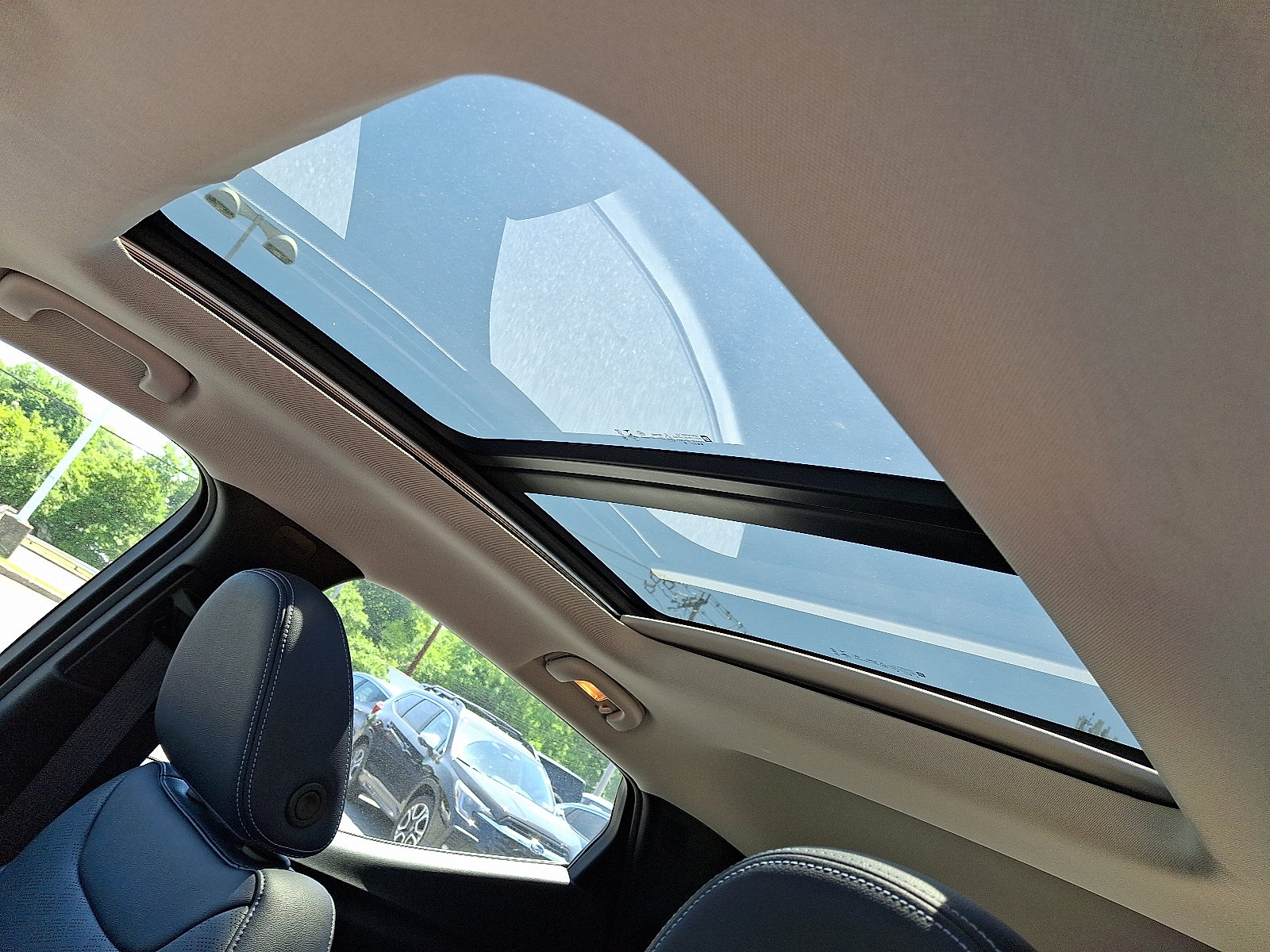 Certified 2023 Chevrolet Bolt EUV Premier w/ Sun & Sound Package FWD image 15