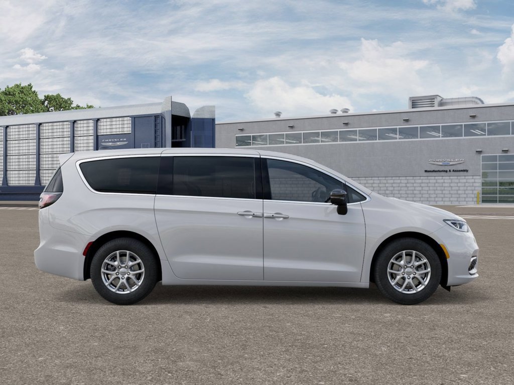 Used 2026 Chrysler Pacifica Select FWD image 21