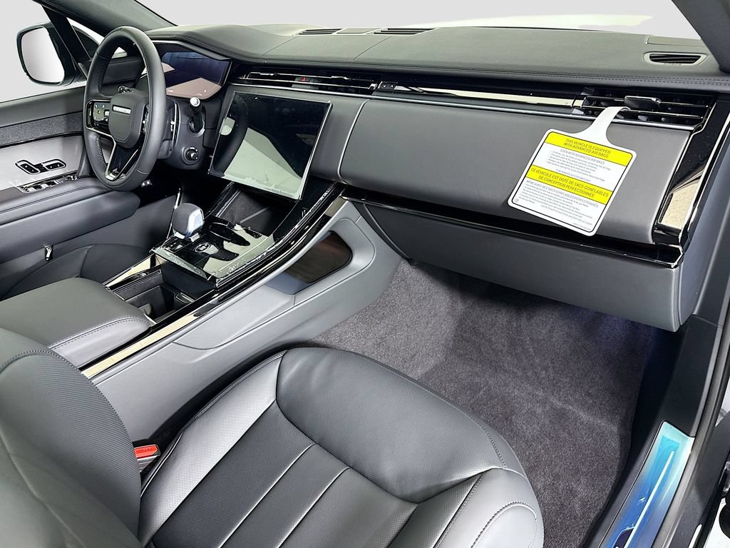 New 2026 Land Rover Range Rover Sport Dynamic SE AWD/4WD image 17