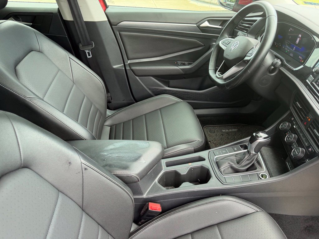 Used 2023 Volkswagen Jetta SE FWD image 15