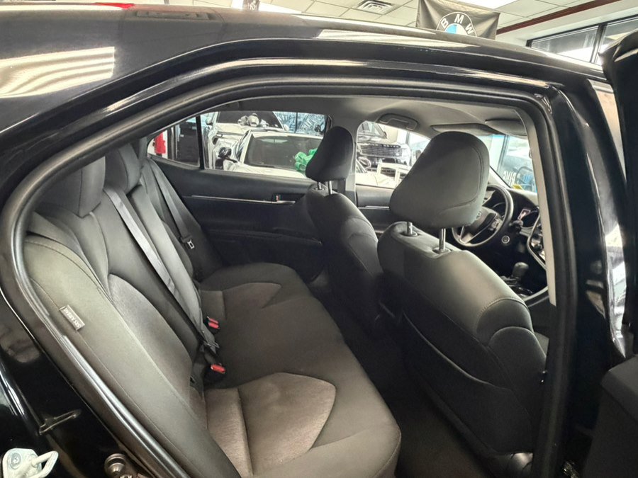 Used 2018 Toyota Camry LE FWD image 15