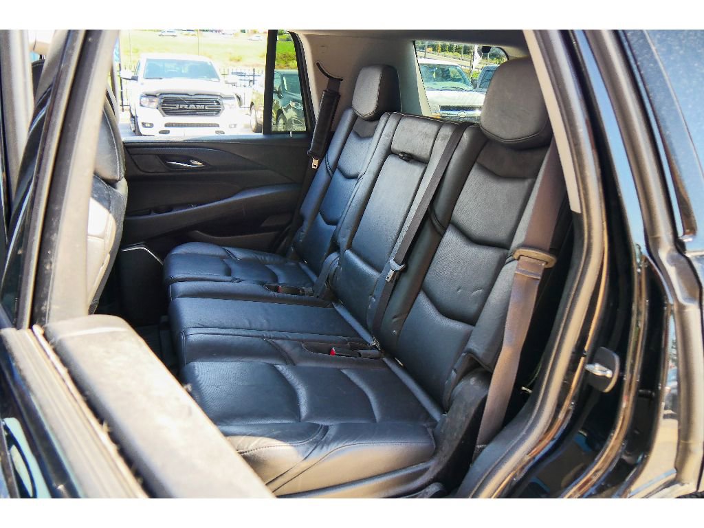 Used 2019 Cadillac Escalade Luxury w/ Escalade Sport Edition AWD/4WD image 18