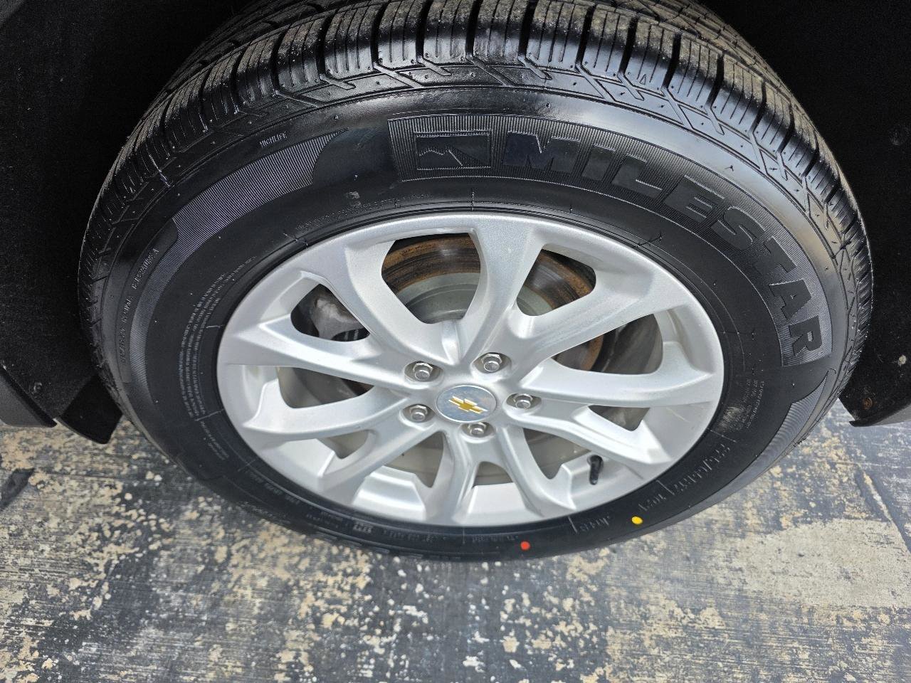 Used 2018 Chevrolet Equinox LT w/ Sun & Infotainment Package image 17